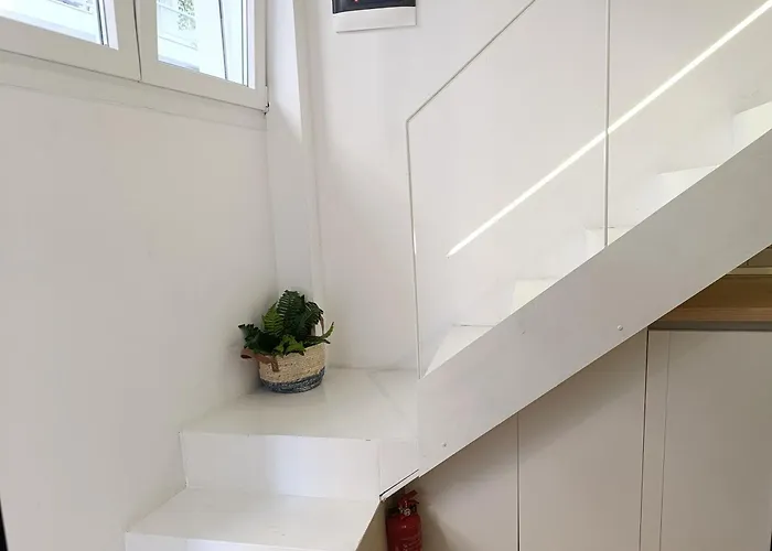 The White Loft - Explore Center On Foot - 350m From Seaside - Stylish Loft شقة