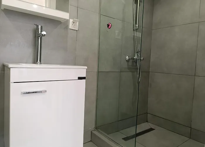 The White Loft - Explore Center On Foot - 350m From Seaside - Stylish Loft شقة سالونيك