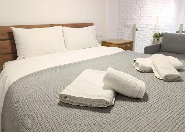 The White Loft - Explore Center On Foot - 350m From Seaside - Stylish Loft *